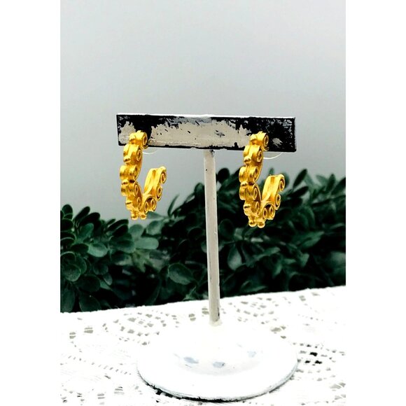 Vintage Gold-Tone Swirl Hoop Earrings - Picture 4 of 6